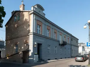 Qbatura Cafe & Hotel
