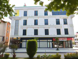 D'Lux Boutique Hotel