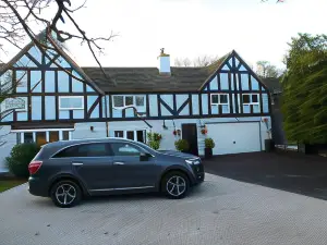 Newark Lodge Guest House