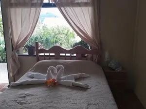 Cabinas las Manzanas Bed y Breakfast