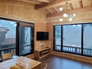 Hwaak Mountain Pine Tree Resort in Hwacheon