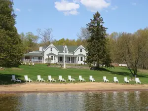 Port Cunnington Lodge & Resort