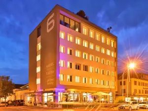 Hotel Six