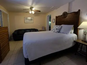 Seahorse Cottages - Adults Only