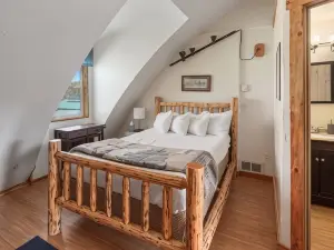 冰河雜貨店暨小木屋