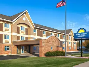 Days Inn & Suites by Wyndham Green Bay WI.