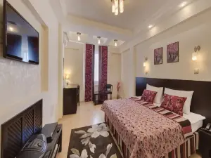 Jungle Hotel