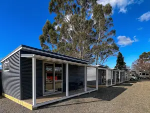 Parklands Motorlodge & Holiday Park