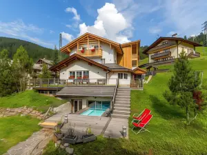 Arnica Mountain Hotel