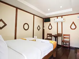 Talad Nam Klong Hae Resort