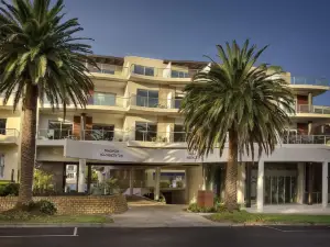 The Waves Apartments