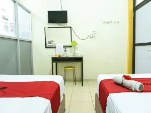 RedDoorz @ Gatot Subroto Ende
