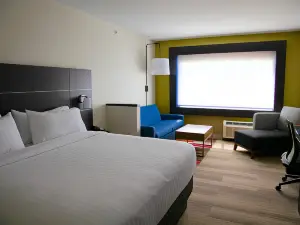 Holiday Inn Express & Suites Oswego