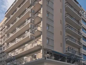 Triton Hotel Piraeus
