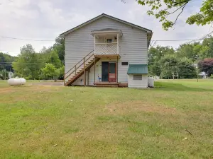 Shickshinny Apt w/ Yard ~ 9 Mi to State Park!