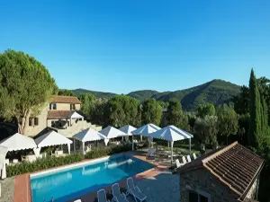 瑞拉斯帕皮苑酒店