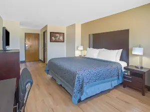 Days Inn by Wyndham le Roy/Bloomington Southeast