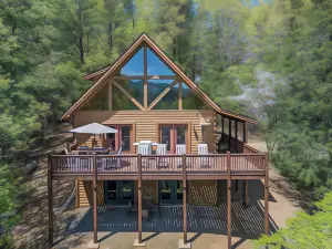 Wanderlust Cabin with Deck and Lovely Mountain Views