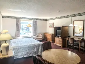 Econo Lodge Inn & Suites