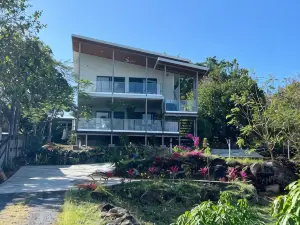 The Frangipani Suite - One Bedroom Apartment in Cooktown