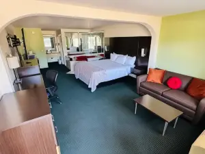 Garden Inn and Suites Near Callaway Gardens Pine Mountain