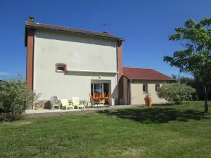 Holiday Home in Crux-la-Ville near Lake