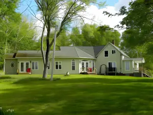 Rumi Guest House on the Cabot Trail
