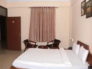 Hotel Dwarka Kunj
