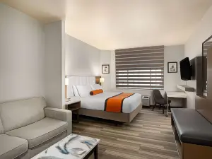 Hotel Marguerite Anaheim/Garden Grove, Trademark Collection
