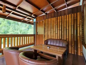 Sam's Bungalows and Treks