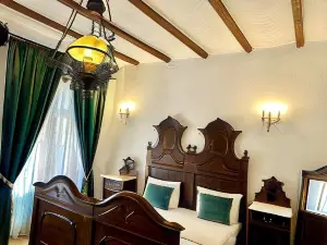 The Throne - M Museum Hotel