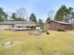 Cozy Lake Luzerne Home - 1 Mi to Wayside Beach!