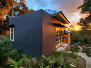 D'Flora Bungalow & Glamping