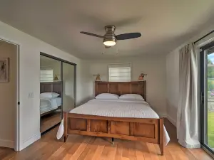 Stylish Olympia Home w/ Private Boat Dock!