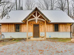 Peaceful Hiker's Hideaway w/ Deck on 1 Acre!
