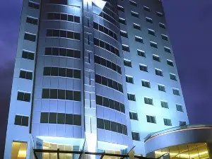 Plaza Real Suites Hotel