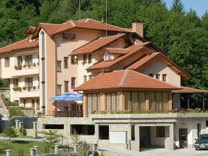 Blyan Family Hotel
