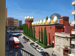 Apartamento ático Enfrente del Museo Dalí