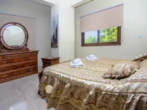 Elegant Huge Villa Large Pool, Ideal for Weddings