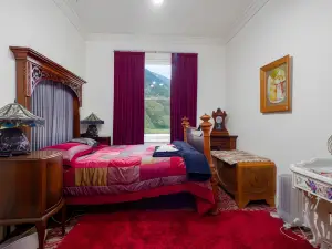 Otira Stagecoach Hotel
