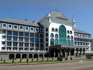 Shiny River Hotel