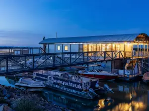 Yachter Club Modrá Čajka