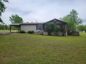 3-bedroom house on Eufaula Lake in delightful Porum