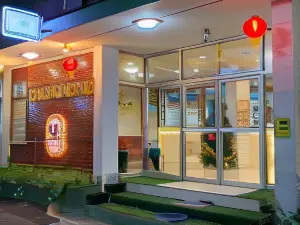 SB阿龍哥飯店