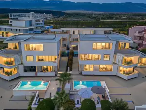 Apartments & Rooms Danivan Pool Villas