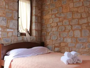 Lalloudes Seaside Accommodation