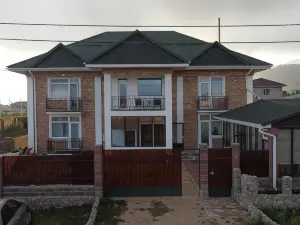 The Lake Townhouse