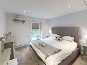 Private and Unique Cottage Close to Sheffield