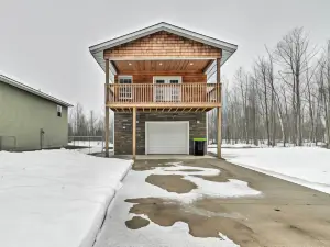 Lovely Elmira Cabin w/ Deck, 18 Mi to Gaylord
