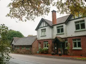 The Cowdray Arms